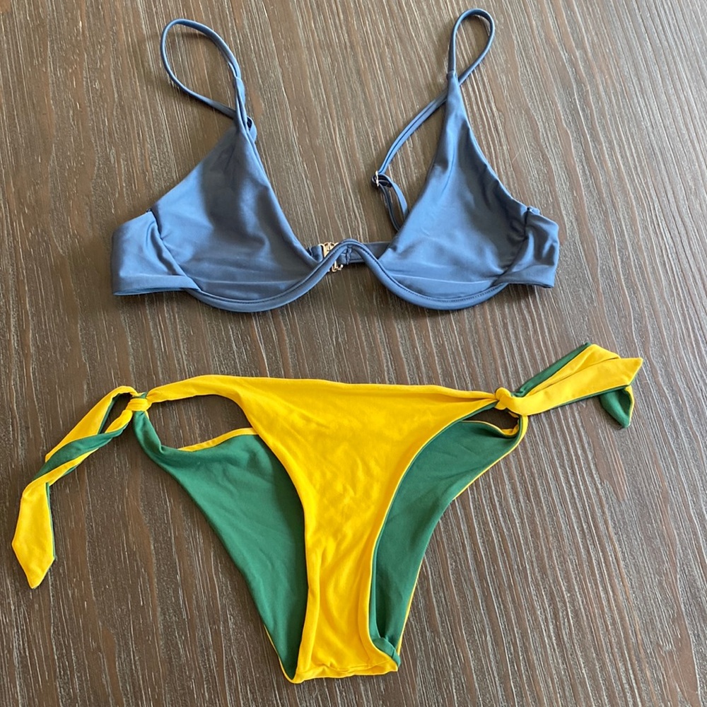 Bikini top with underwire and no padding with reversible. Bikini bottom.